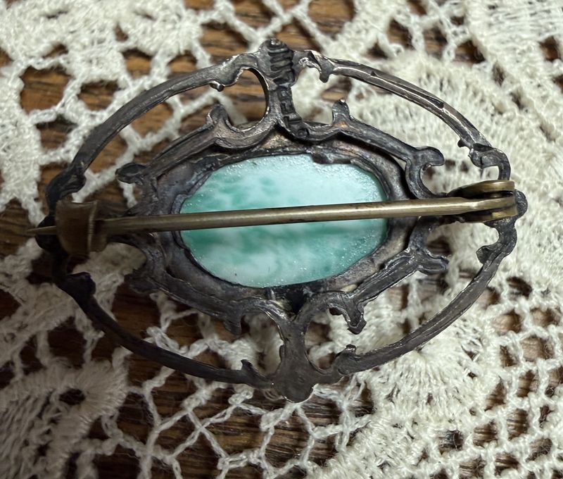 Antique Peking Glass Victorian Brooch C-Clasp
