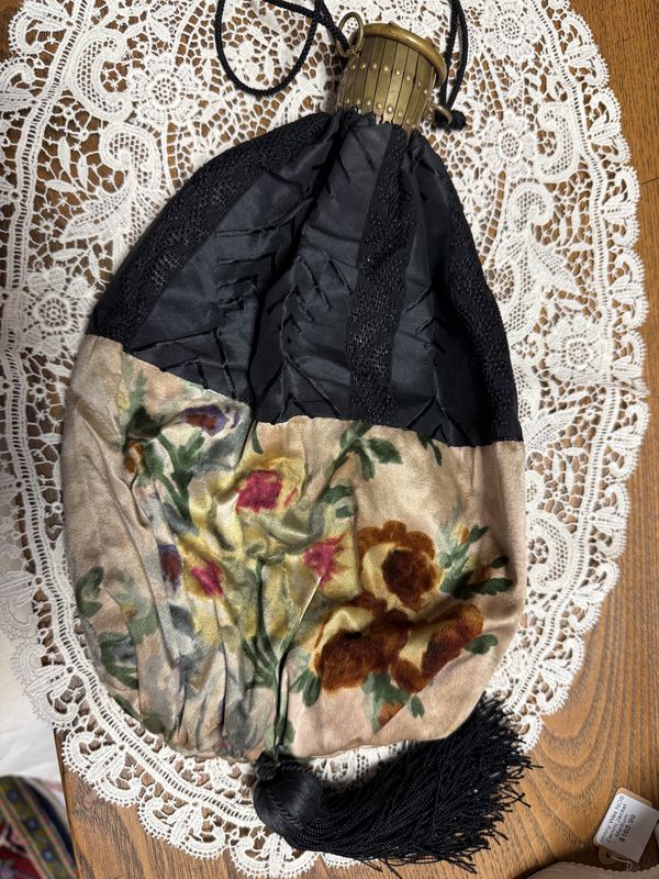Antique Victorian Velvet Purse with Expanding top and Tassle