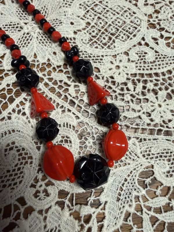 Art Deco 1930s Czech Pressed Glass Red and Black Bead Choker Necklace