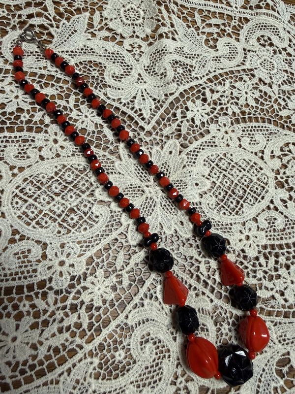 Art Deco 1930s Czech Pressed Glass Red and Black Bead Choker Necklace