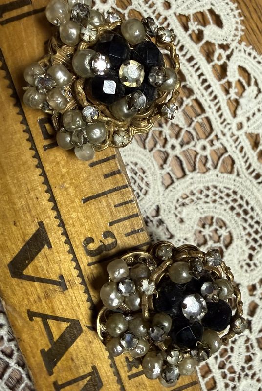 Vintage Robert Clip Earring Black and Clear Rhinestones and Faux Pearl