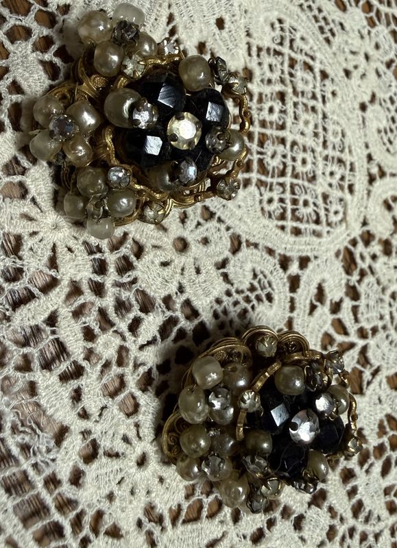 Vintage Robert Clip Earring Black and Clear Rhinestones and Faux Pearl