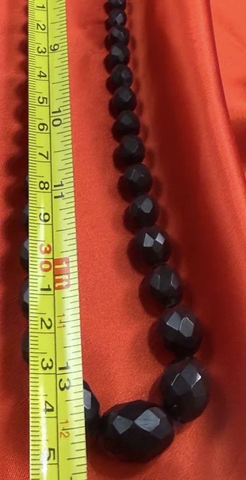 Victorian Jet Graduated Bead Necklace with Screw Clasp
