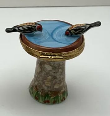 Limoges Peint Main Garden Theme Trinket Box Bird Bath