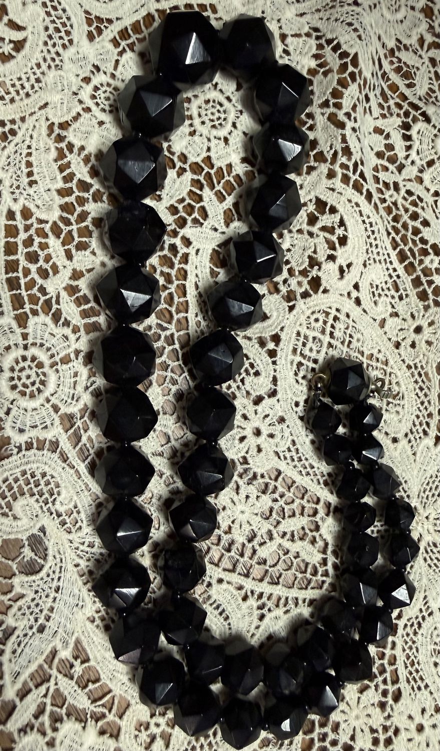 Antique Victorian Whitby Jet Bead Necklace Graduated &amp; Faceted