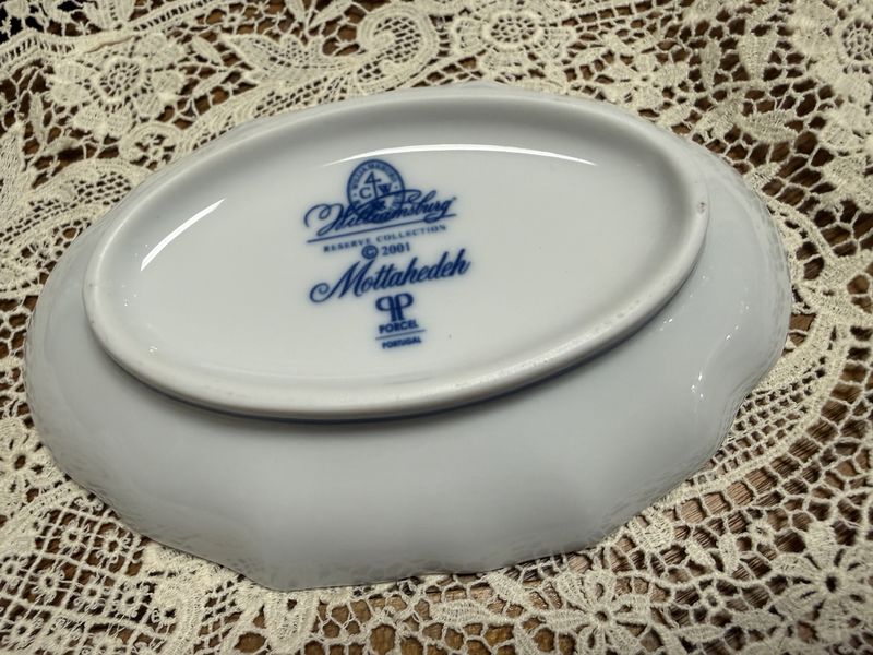 Carpe Diem Trinket or Soap Dish Mottahedeh Porcelain Portugal