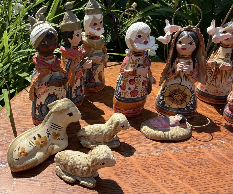 13 Piece Navidad Pottery Hand Painted Nativity Christmas Set
