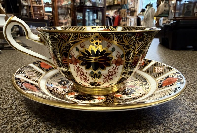 Old Imari Royal Crown Imari Cup and Saucer 1128 1975 pattern