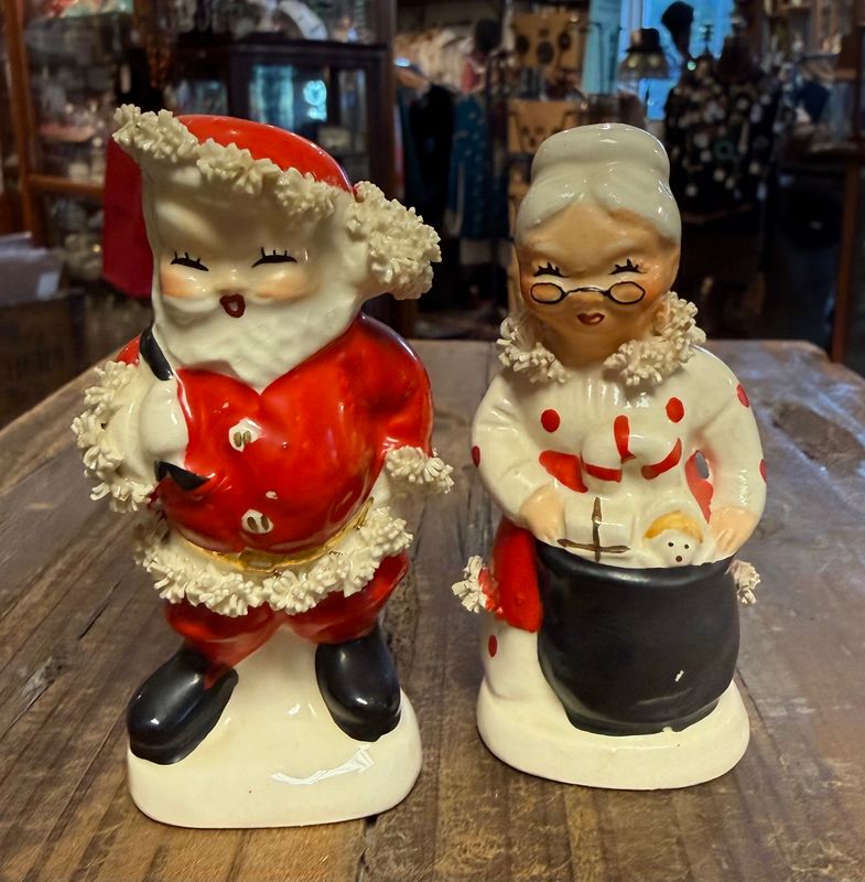 Napco Vintage Ceramic  Santa and Mrs. Claus Salt &amp; Pepper