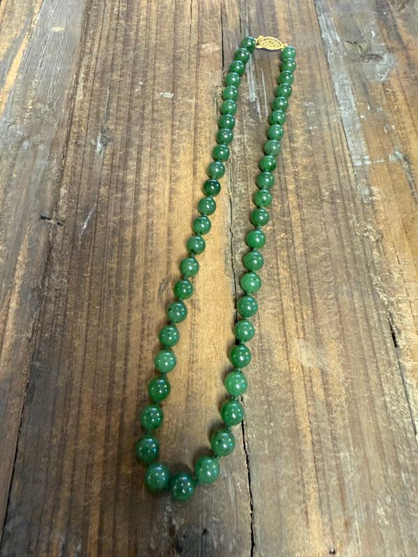 Vintage Nephrite Jade Bead Necklace Goldtone Clasp