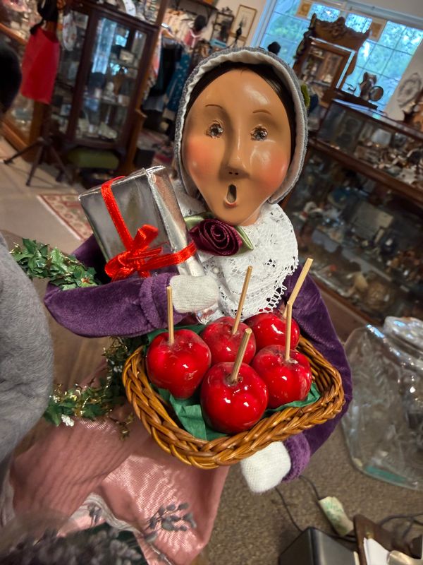Byers Choice Caroler Victorian Shopper Female w/Candy Apples