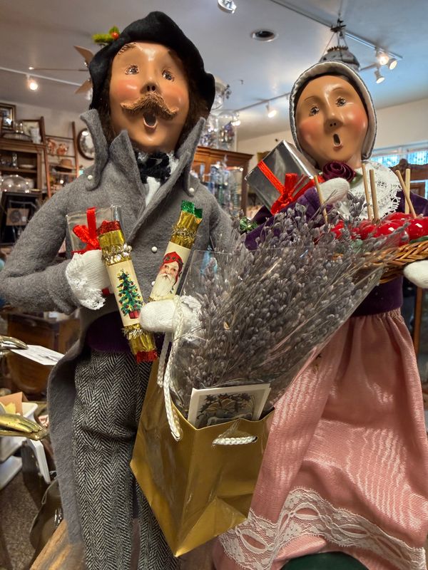 Byers Choice Caroler Victorian Shopper Male w/Lavender
