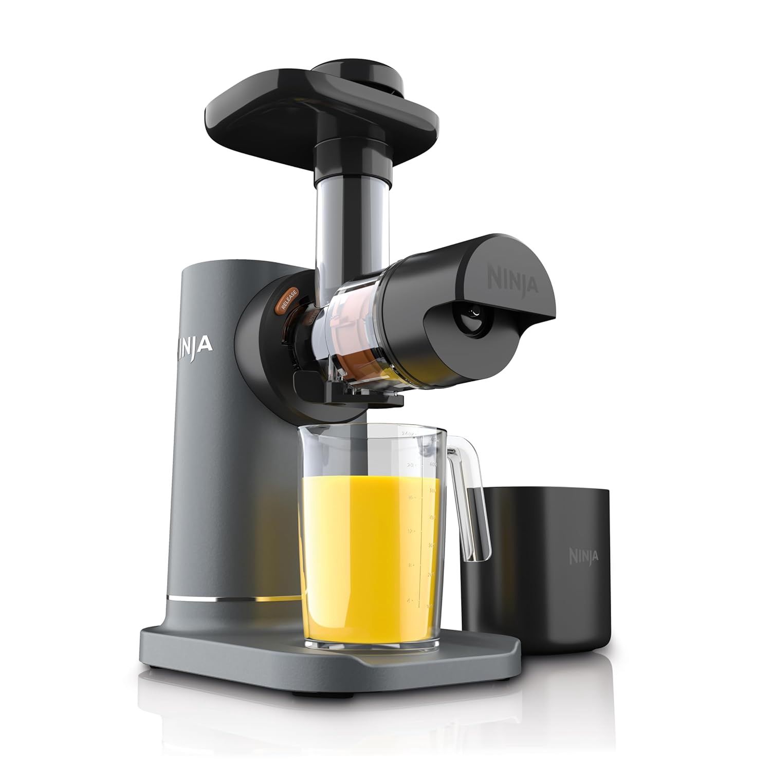 Front view of the Ninja NeverClog Cold Press Juicer showing the juice making.