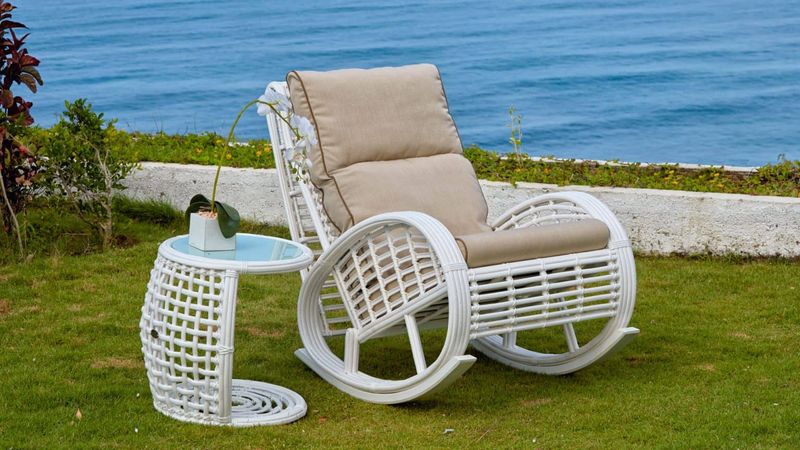 SKYLINE DESIGN DYNASTY ROCKINGCHAIR WHITE