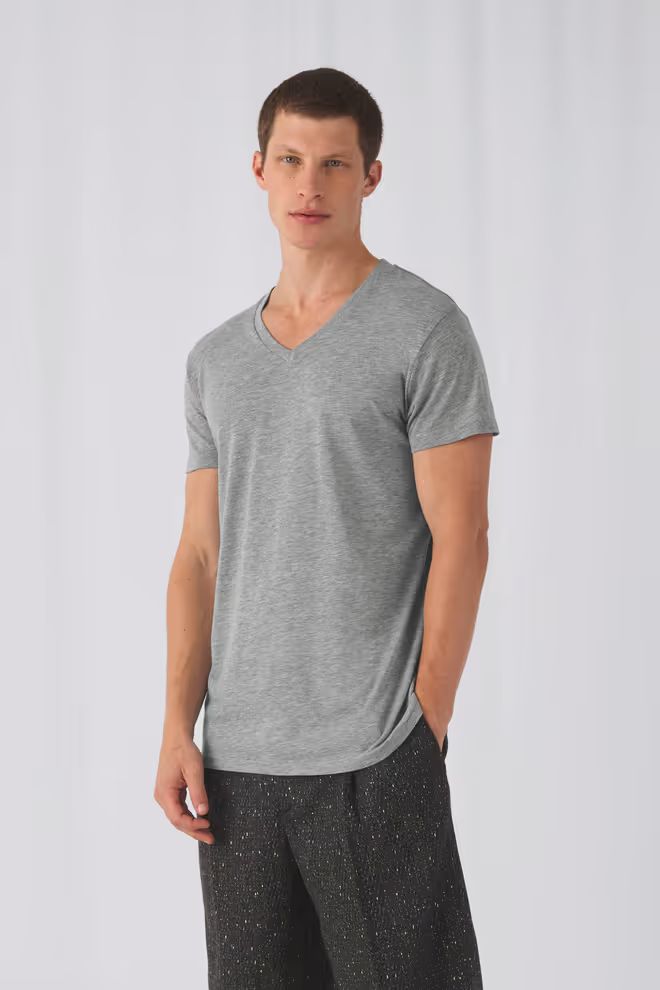 B&amp;C Heren Triblend t-shirt, V-hals, korte mouwen.
