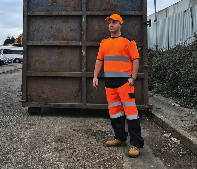 Yoko Heren Twee tinten "high visibility" t-shirt, ronde hals, korte mouwen.