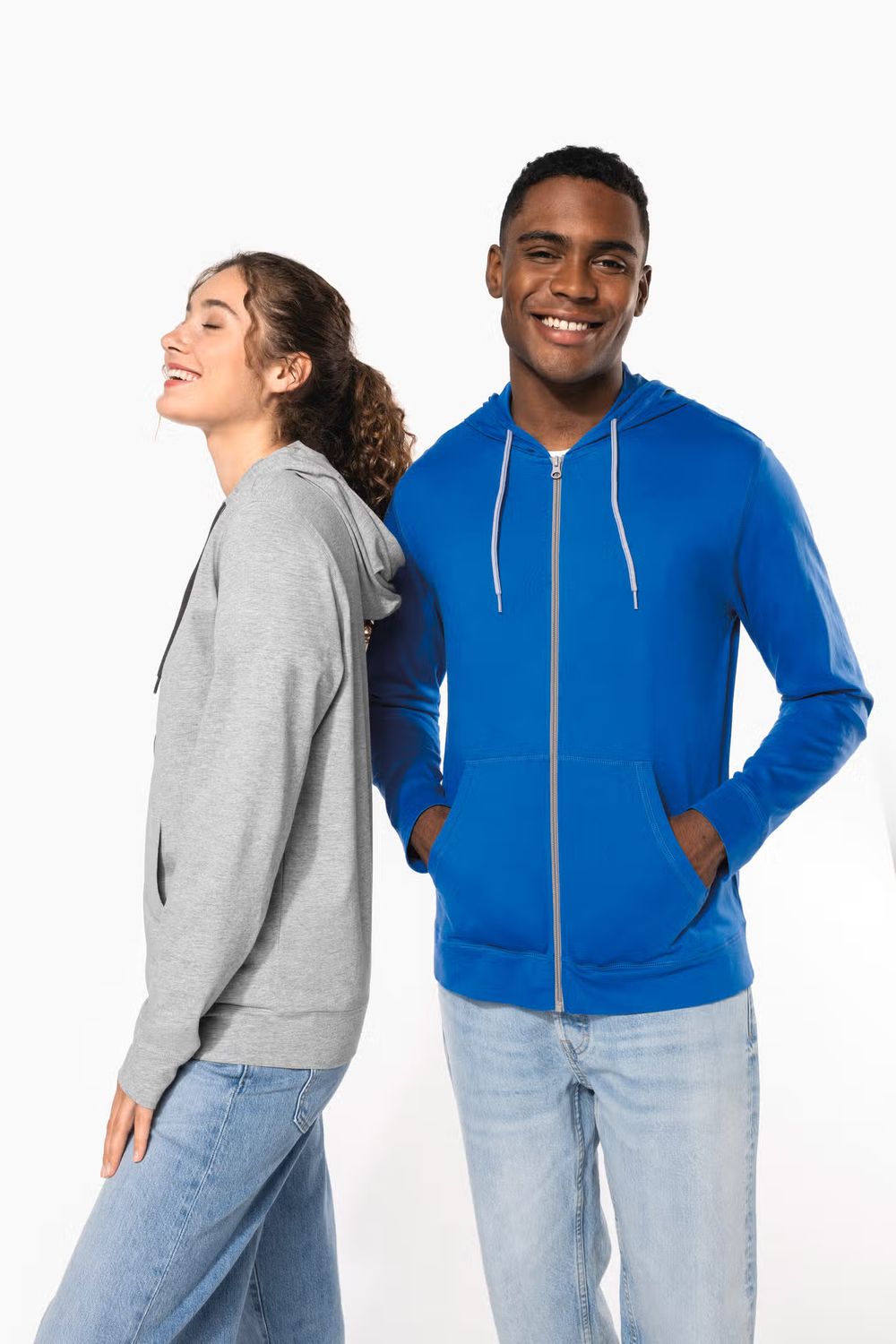 Kariban Vestje van licht katoen met capuchon.