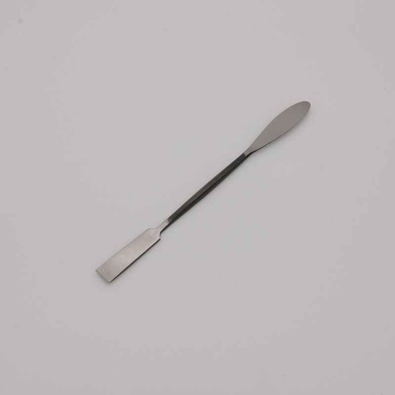Spatola in acciaio artigianale per gesso