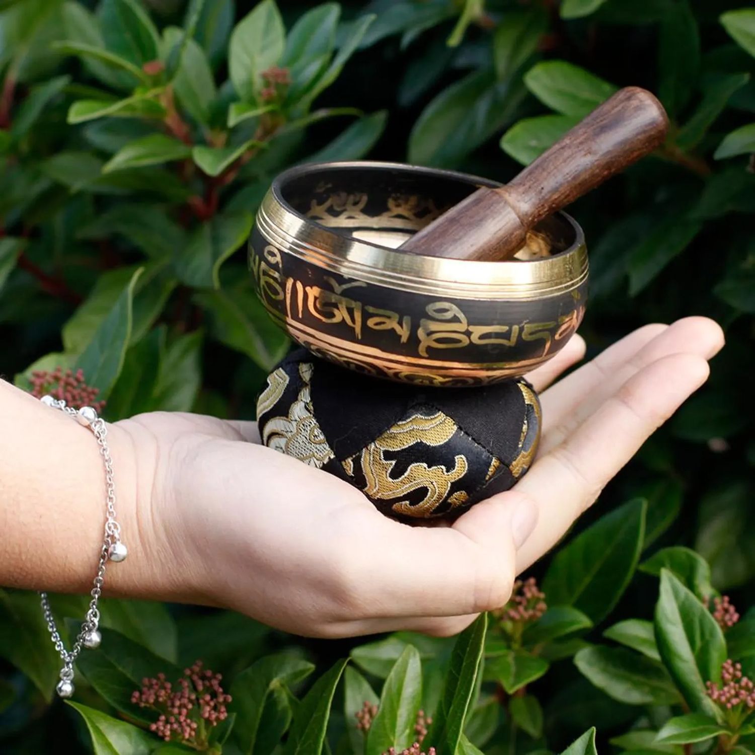 Mini Black &amp; Gold Singing Bowl – Handcrafted Brass Meditation Bowl from Nepal Chakra Healing Spiritual Yoga Gift Red and Green Options