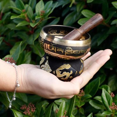 Mini Black &amp; Gold Singing Bowl – Handcrafted Brass Meditation Bowl from Nepal Chakra Healing Spiritual Yoga Gift Red and Green Options