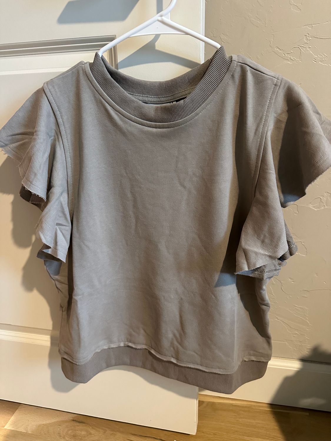 TOP WITH RUFFLE DETAIL IN SLEEVES