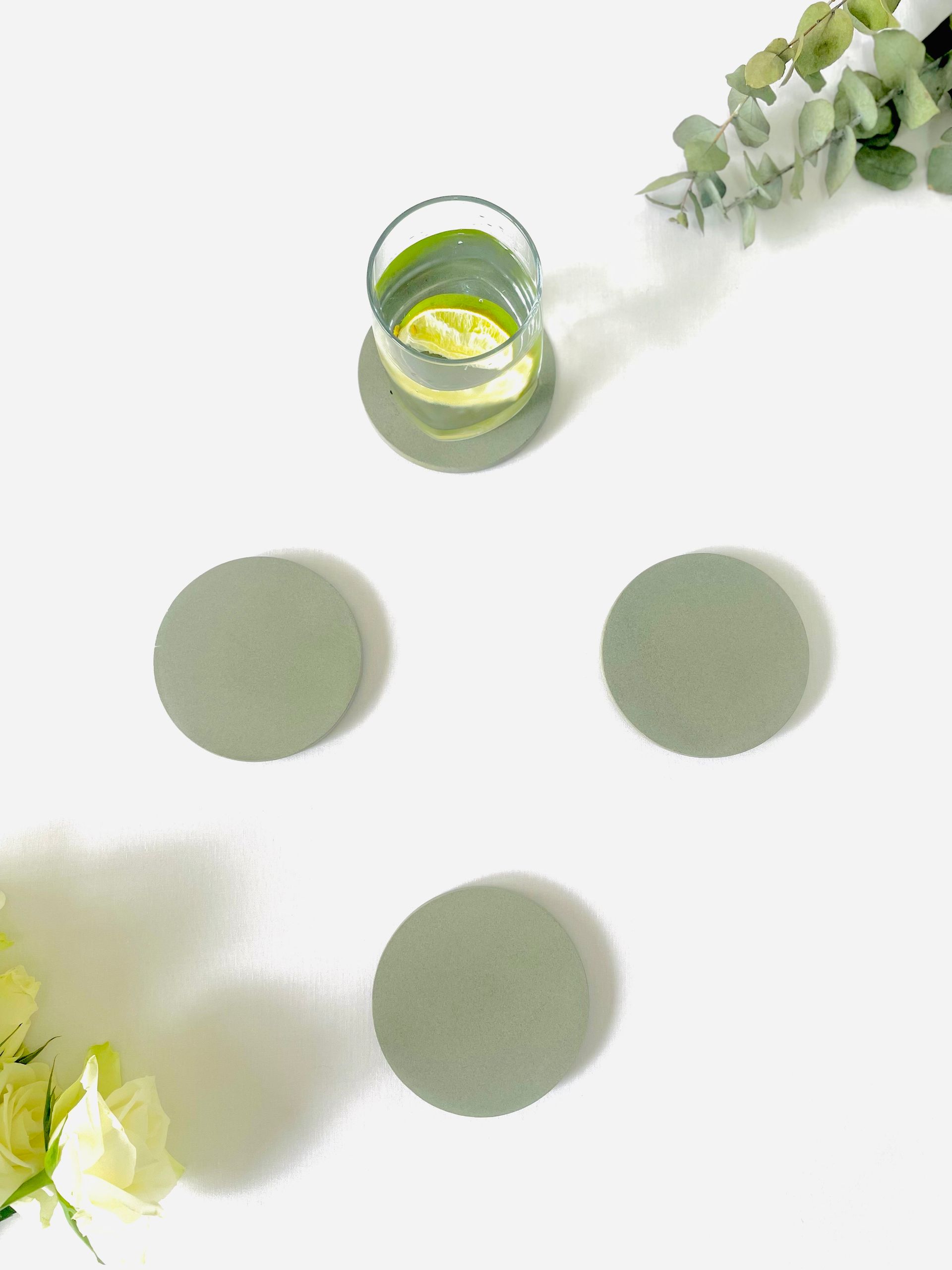 Single Round Yorkstone Coaster in Silver