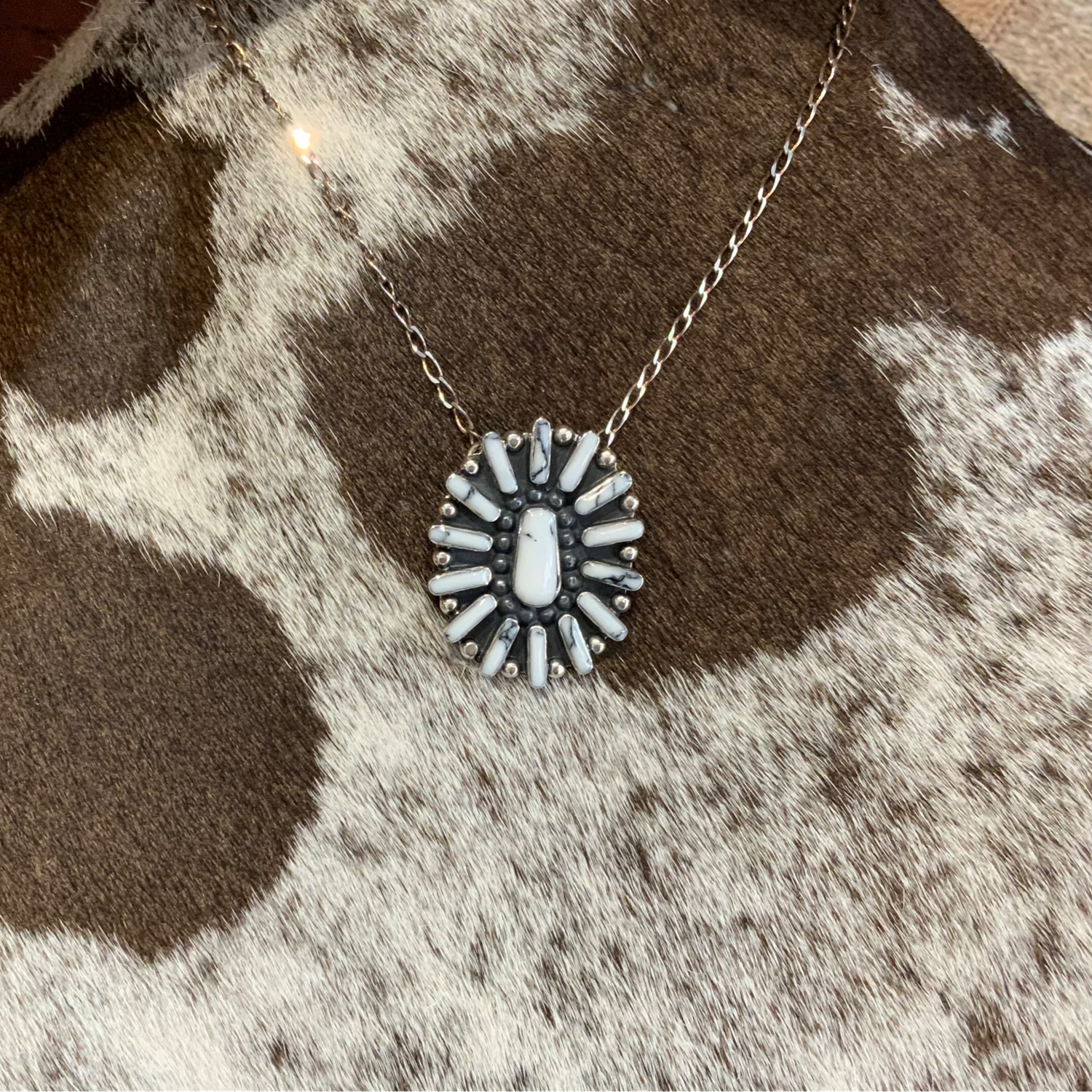 NECKLACE HOWLITE OVAL CLUSTER T3175W