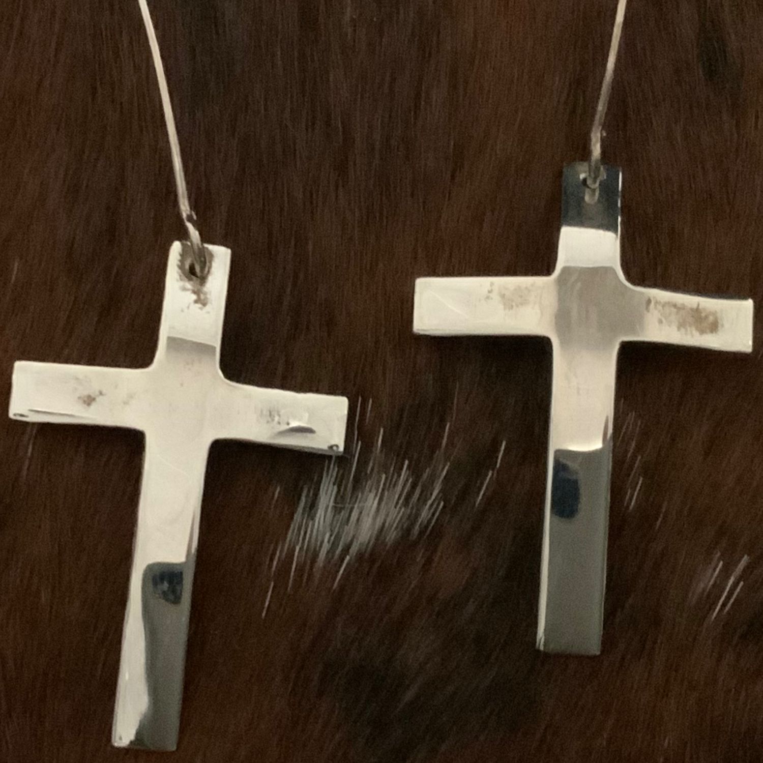 EARRINGS CROSS HOOK T1307