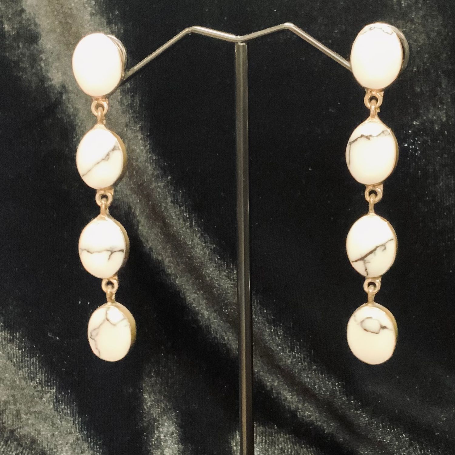 EARRINGS HOWLITE 4 STONE POST T187W