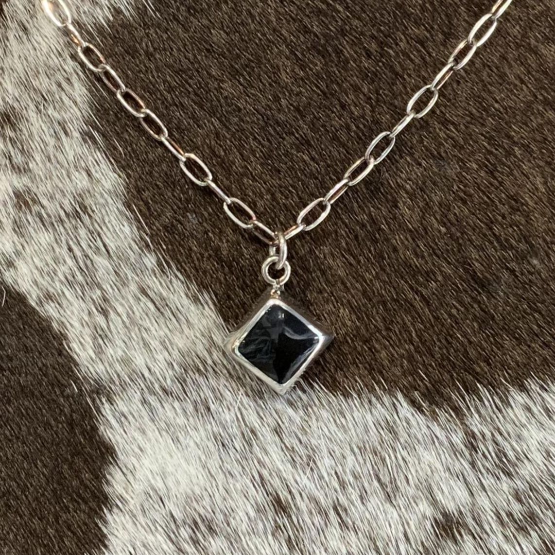 NECKLACE ONXY DIAMOND DAINTY T3148
