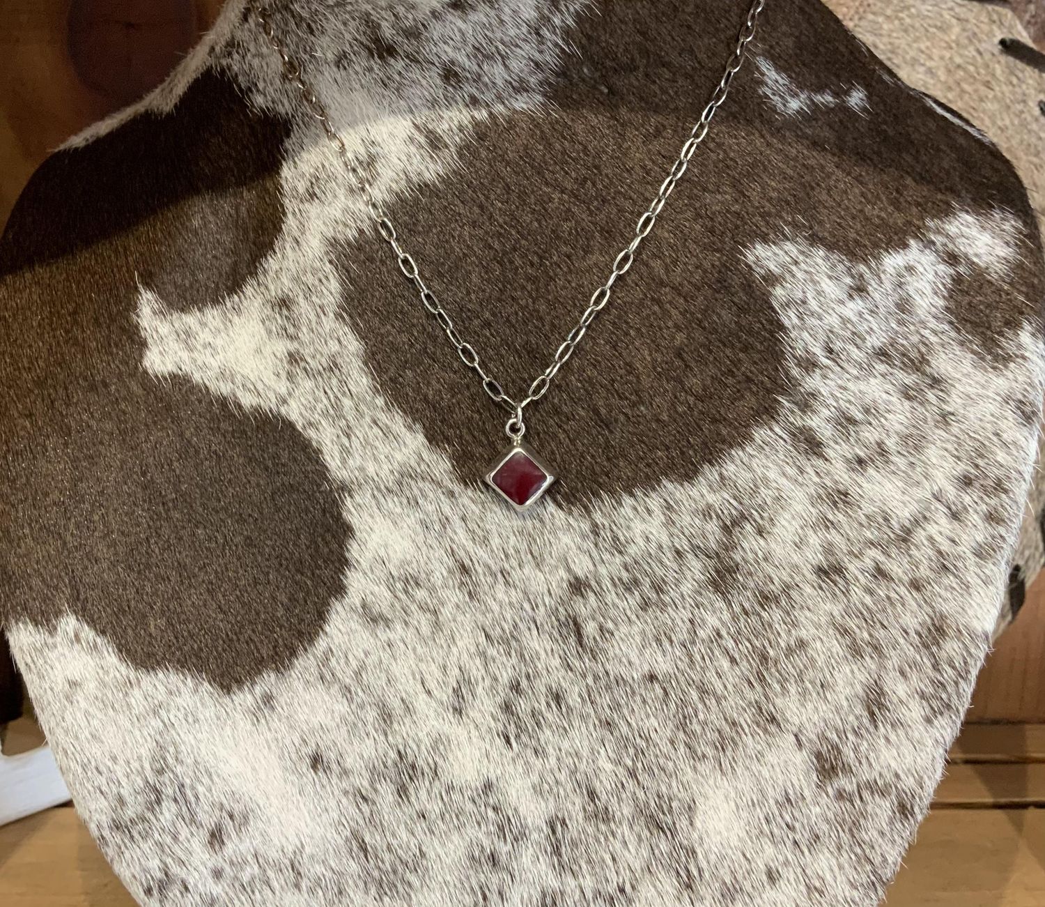 NECKLACE RED DIAMOND DAINTY T3148-RD
