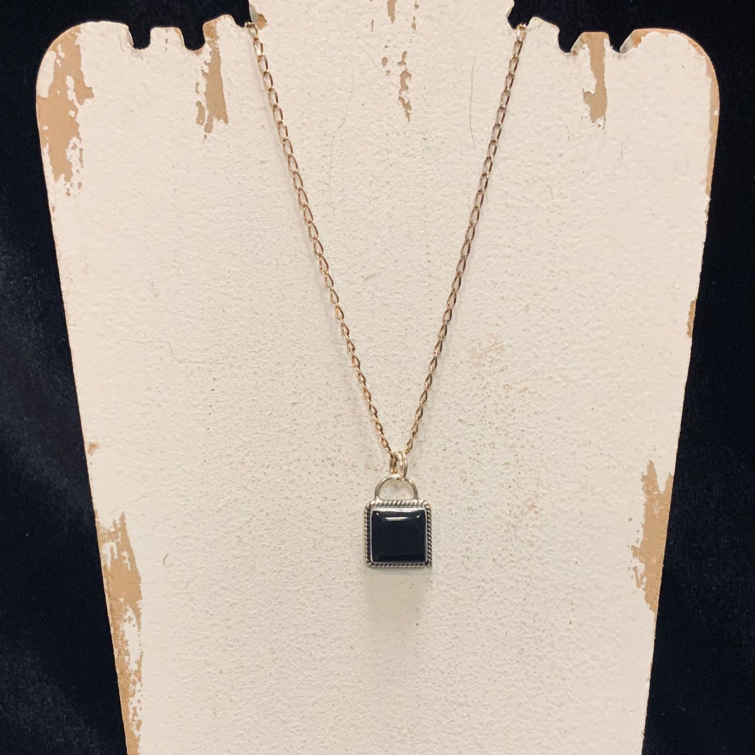 NECKLACE ONYX SQUARE T326