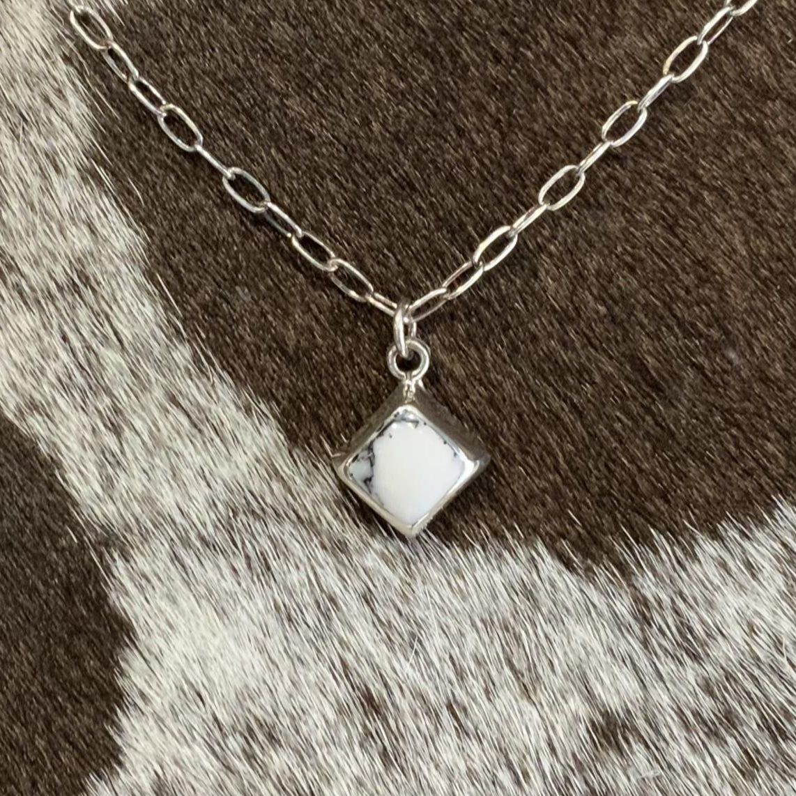 NECKLACE HOWLITE DAINTY T3148-W