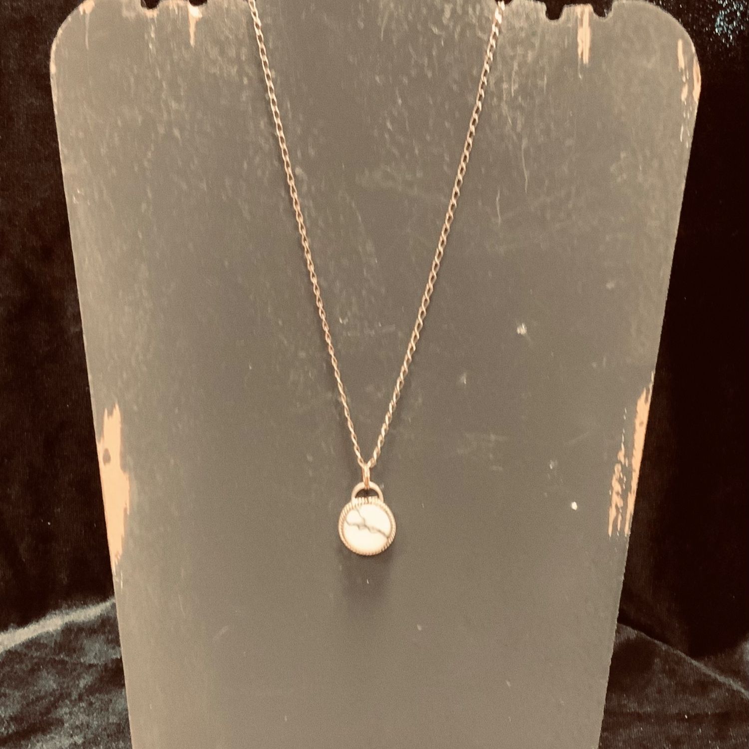 NECKLACE HOWLITE CIRCLE T317W