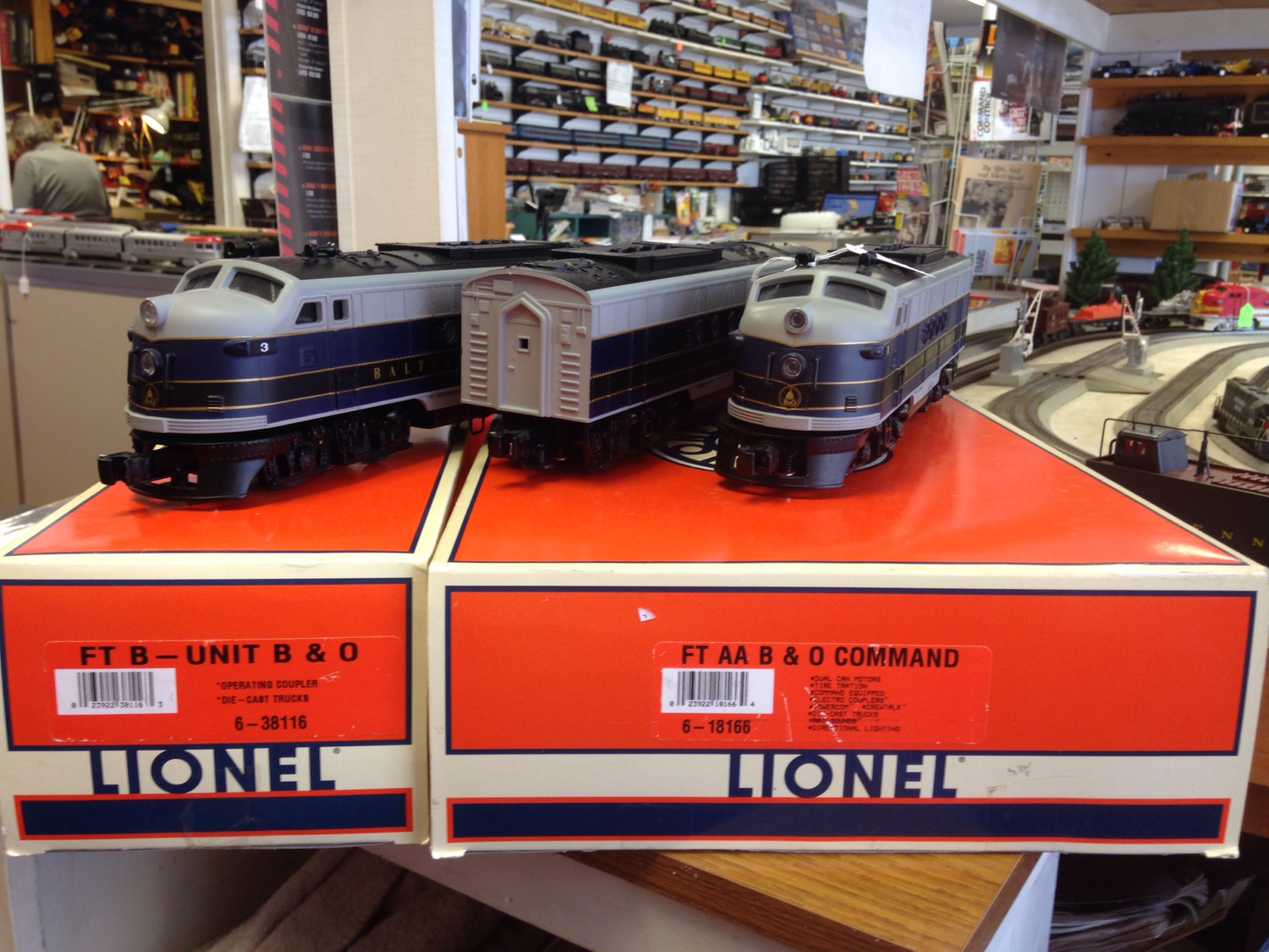 Lionel B&O FT ABA 6-18166/6-38116 have 4 car passenger car set for additional cost. Lionel B&O FT ABA 6-18166/6-38116 have 4 car passenger car set for additional cost.