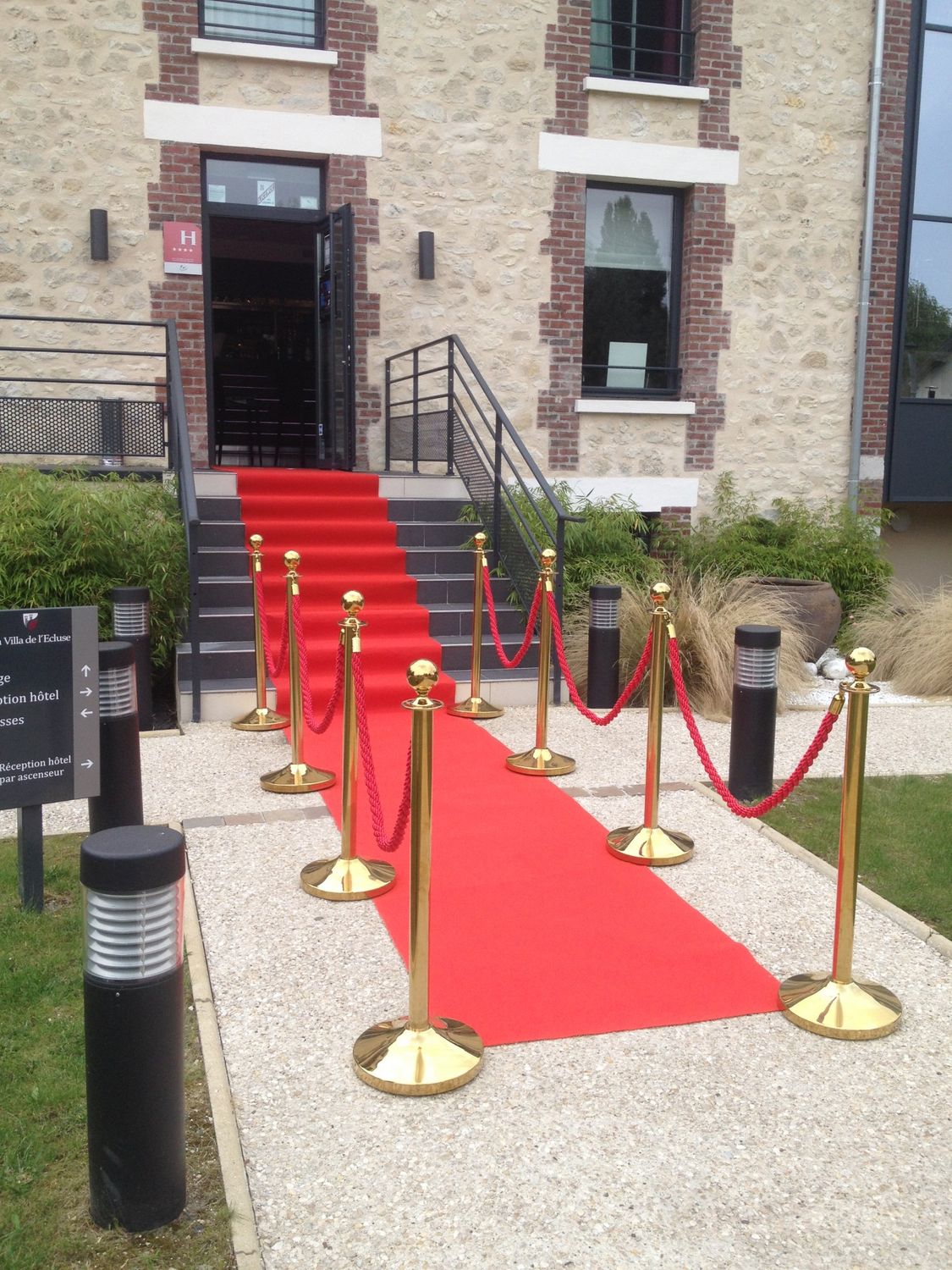 TAPIS ROUGE (dispo à la vente)