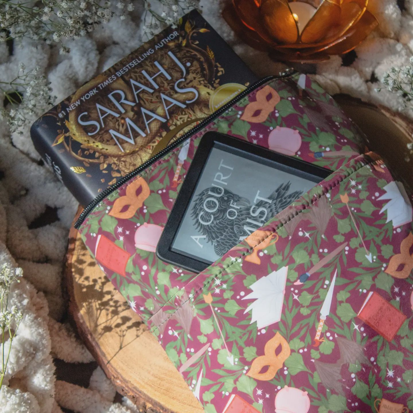 A Court of Thorns and Roses Book/Tablet Cover/Sleeve