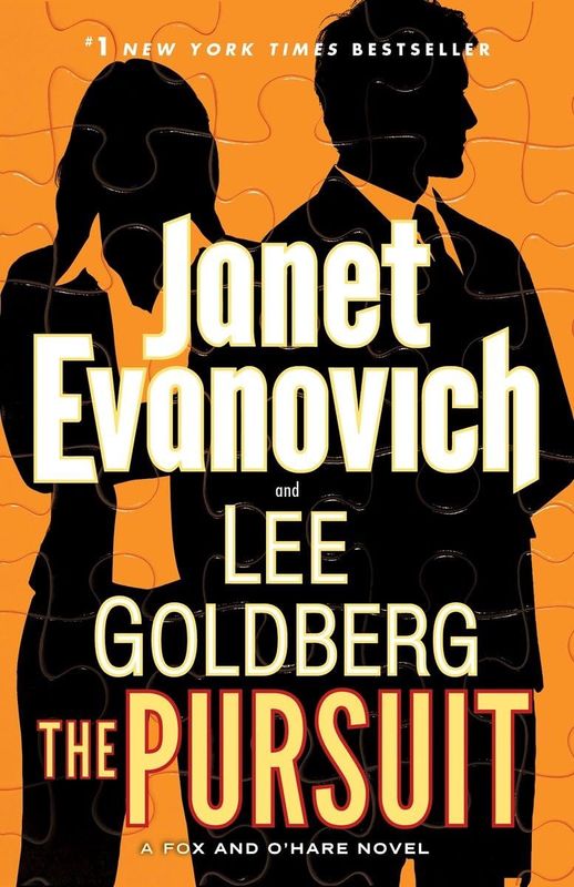 The Pursuit: A Fox and O&#39;Hare Novel (Large Print Edition)
