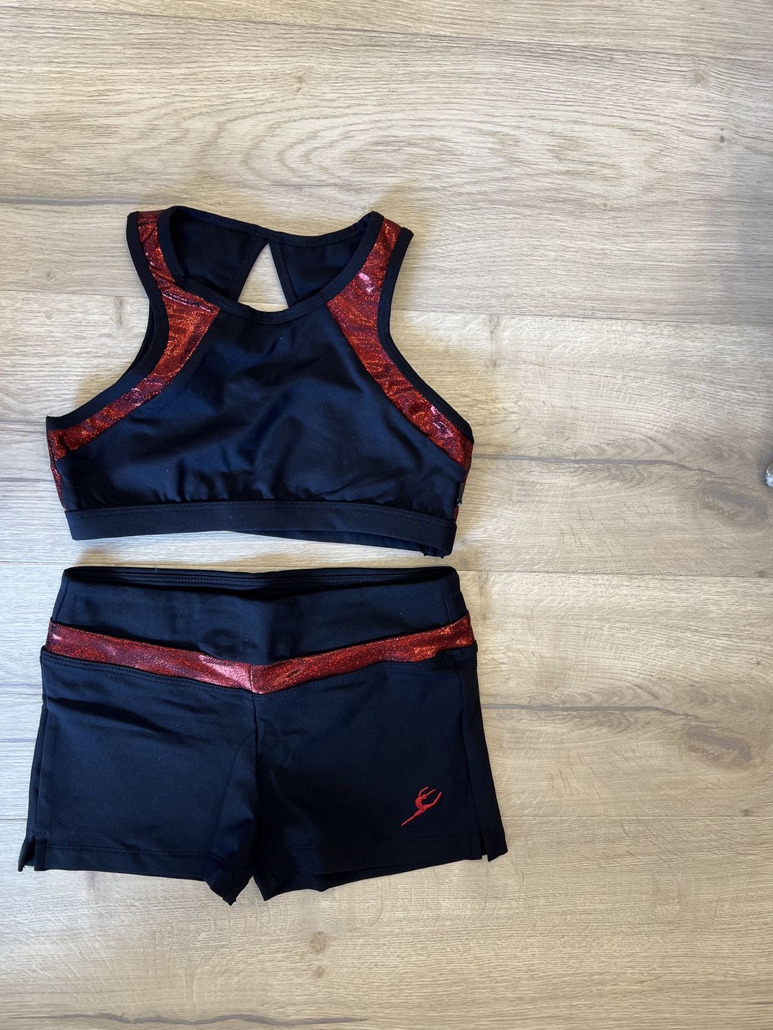 Energetiks Alaina crop top and shorts, Colour: red and black, size: childs large