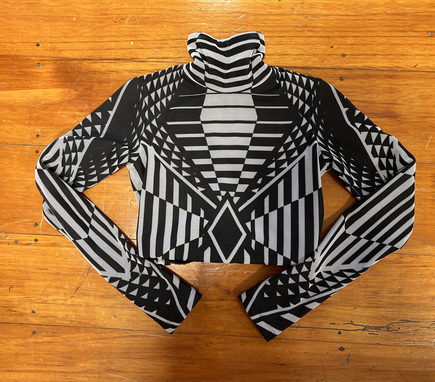 printed crop tops, Colour: black and white, size: childs xlarge