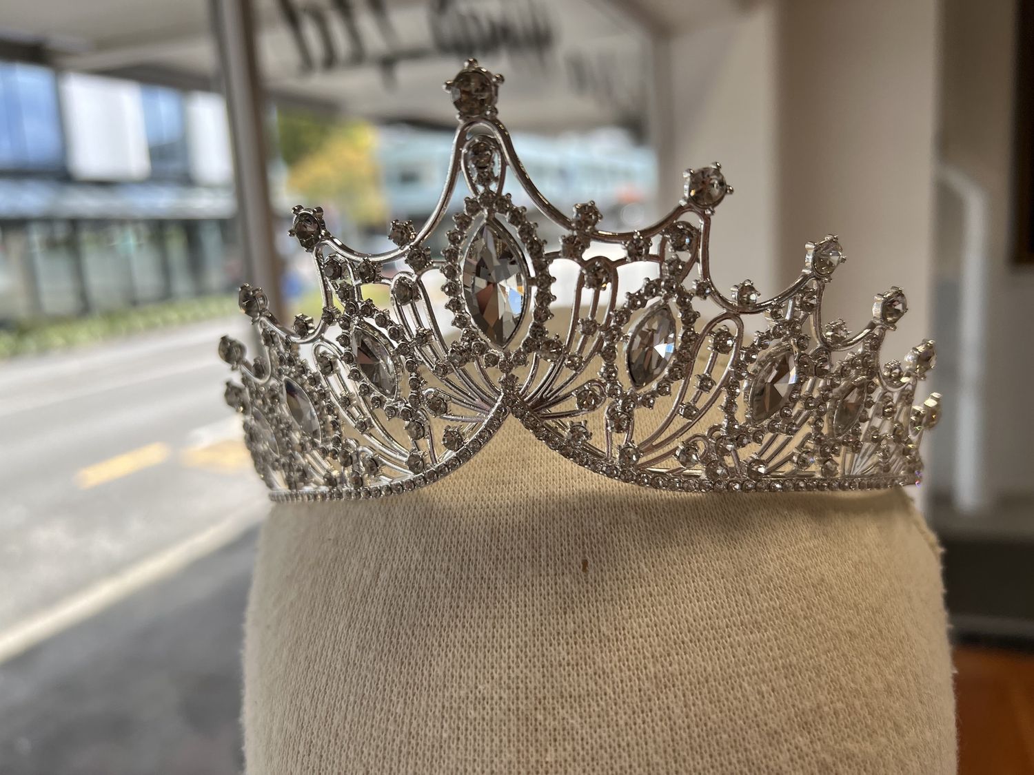 Tiara, Colour: silver
