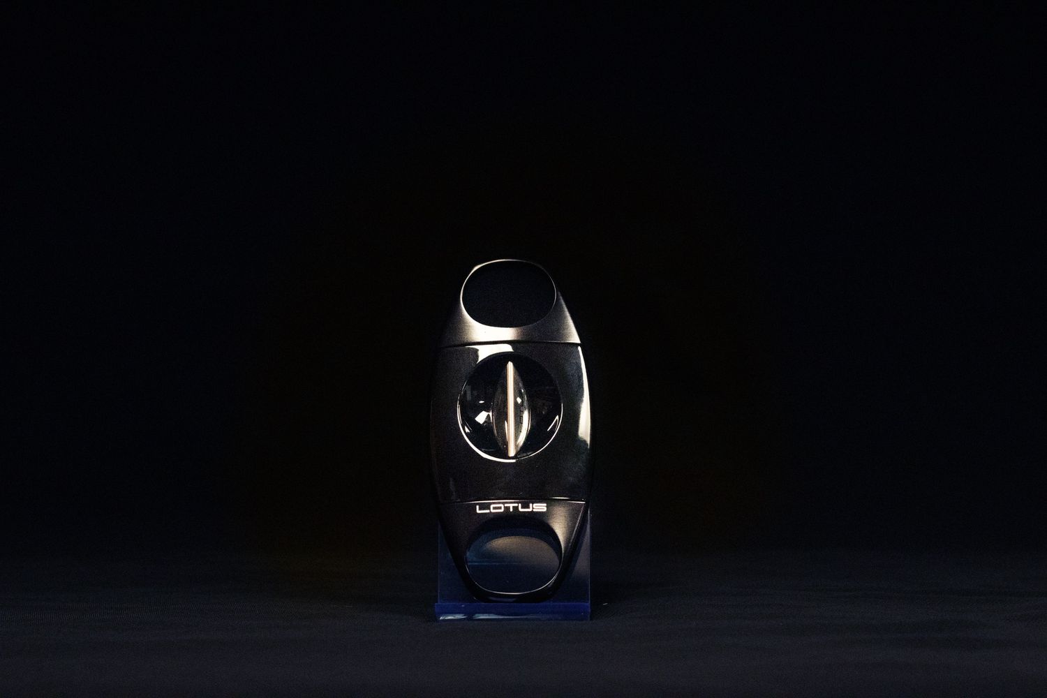 Lotus Jaws Serrated V-Cutter Black