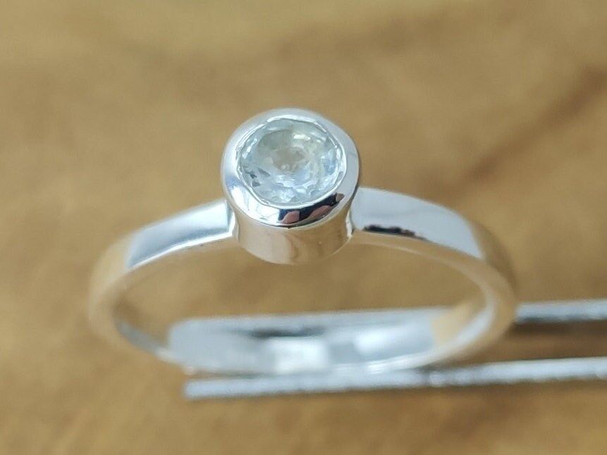Ring blue topaz faceted silver