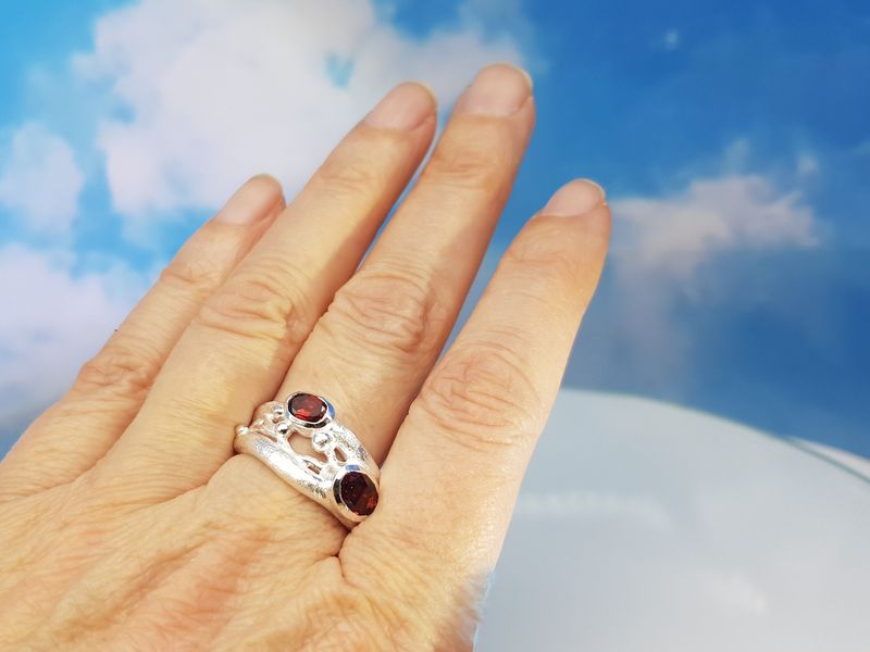 Ring faceted garnet sterling silver