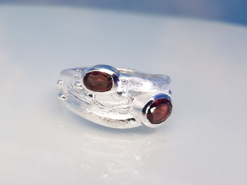 Ring faceted garnet sterling silver