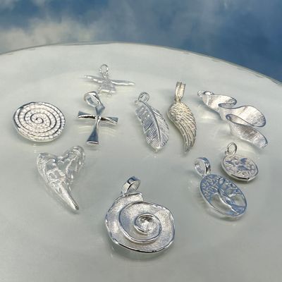 Pendants without gemstones