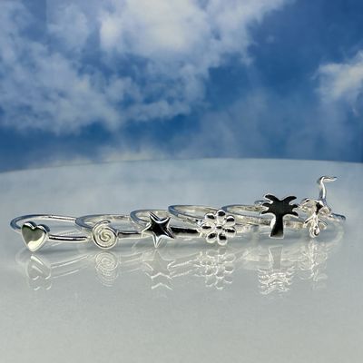 Stacking rings with motifs
