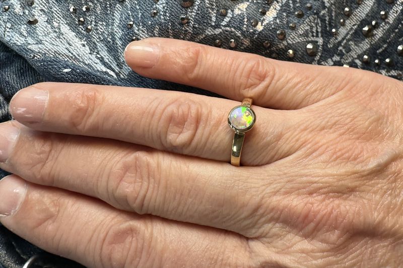 Ring precious opal Gold