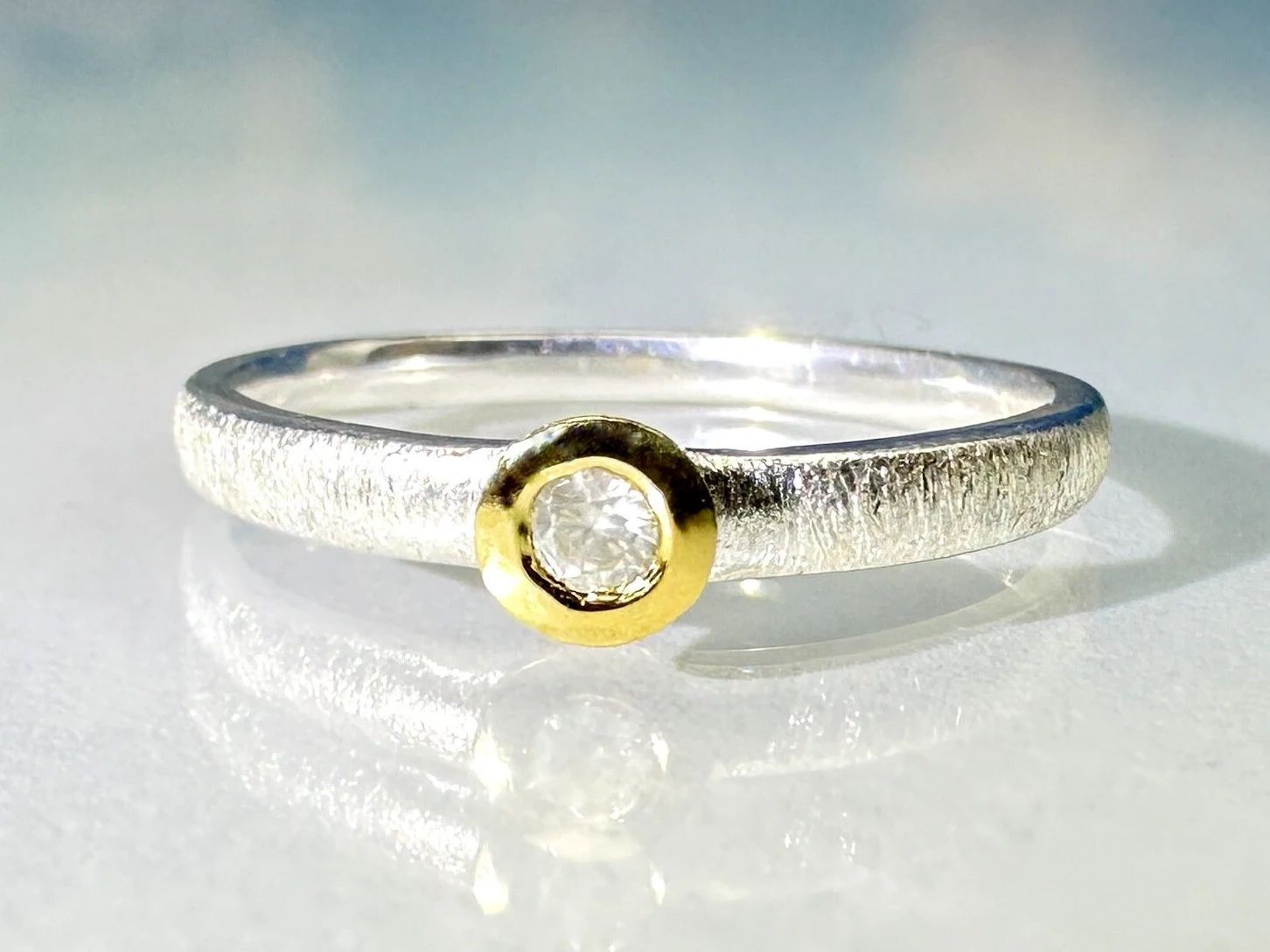 Bicolour diamond ring