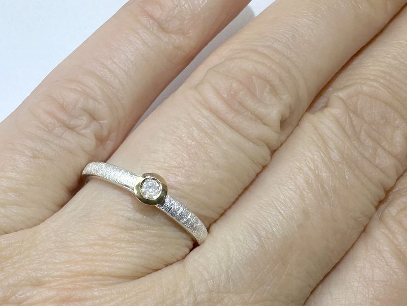 Bicolour diamond ring